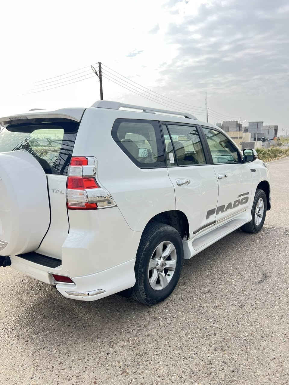 سلام عليكم اخوان برادو 2013سياره خليجي بيه صبغ موضع بل صور كلش بصيط وبارد شويه كد ثلاث أصابع بل باب السياره جديد كلش مري شفط محدث بجم 2017+زنون كلش قوي مناقصه شي خير من الله بدل كير جديد شركه 
تريد وكله تريد تحويل موجود 
عنوان ديالى خان بني سعد 
سعر 233وبيه مجال بصيط 
***********
