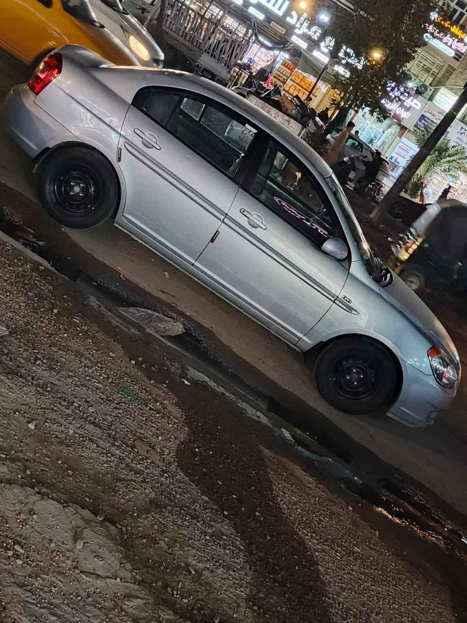 سلام عليكم اكسنت 2010سيارة جديدة بسمي مكفولة من الصبغ والبارد السعر 95 وبيهة مجال  ***********
