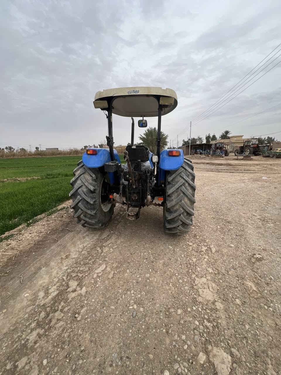 اسلام عليكم نيوهولندللبيع موديل 14 المكينه نضيفه مال جناي تخم تايركيرمحرك كفاله رقم ديالى عنوان بغداد ***********
