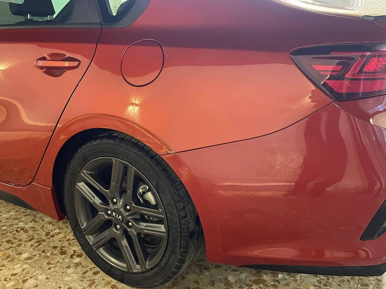 سلام عليكم

فورتي gt line 2021 لون مشمشي 

-المواصفات-

كشن مخمل مطرز gt line بلادي

مكينة ٢٠٠٠ دوش

شاشة تدعم ابل كار بلي

كامرة خلفية دوارة

سستم صوت هارمن كاردن 

ويل قياس ١٧ 

فتحة سقف 

رادار امامي + نقاط عمية 

ثلاث وضعيات قيادة 

الحادث موضح بلصور ايرباك بردة فقط و صار بيها بارد بلعراق

السعر  ١٥٥ ورقة وبيها مجال 

رقم صاحب السيارة :***********
