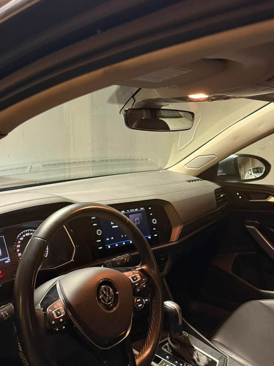 jetta 2021 SE+ فوول مواسەفات 
پانۆراما

‎کوشن جڵد 
‎کوشین هیتەر
‎کوشن کارەبا 
سێ مۆدی لێخورین 
‎ئیکۆ نۆرماڵ سپۆرت 
‎ناو لید 
‎تەبرید دوو زۆن 
‎شاشە گەورە 
‎ڕاداری پیشەوە 
‎ڕاداری پشتەوه
‎کامێرا 
‎گێر تۆماتیک حادی سپۆرت 
‎زۆر مواسەفاتی تر 
سەیارەکە بەس بۆنیتی کراوە بە بیلاد بێ بۆیاخ و پەلەیە pdr هەیە ناوگرتنو شانسی نییەتی بەشەرت رادێتەریشی بلادیە بەشەرت  گێرو مەکینە بەشەرت تەقەو رەقەشی نیە .
‎ماوەی ڕۆشتن٤٣هەزار مایل 
شوێن سلێمانی 
ژت: ***********
ژت: *********** السليمانية, العراق

