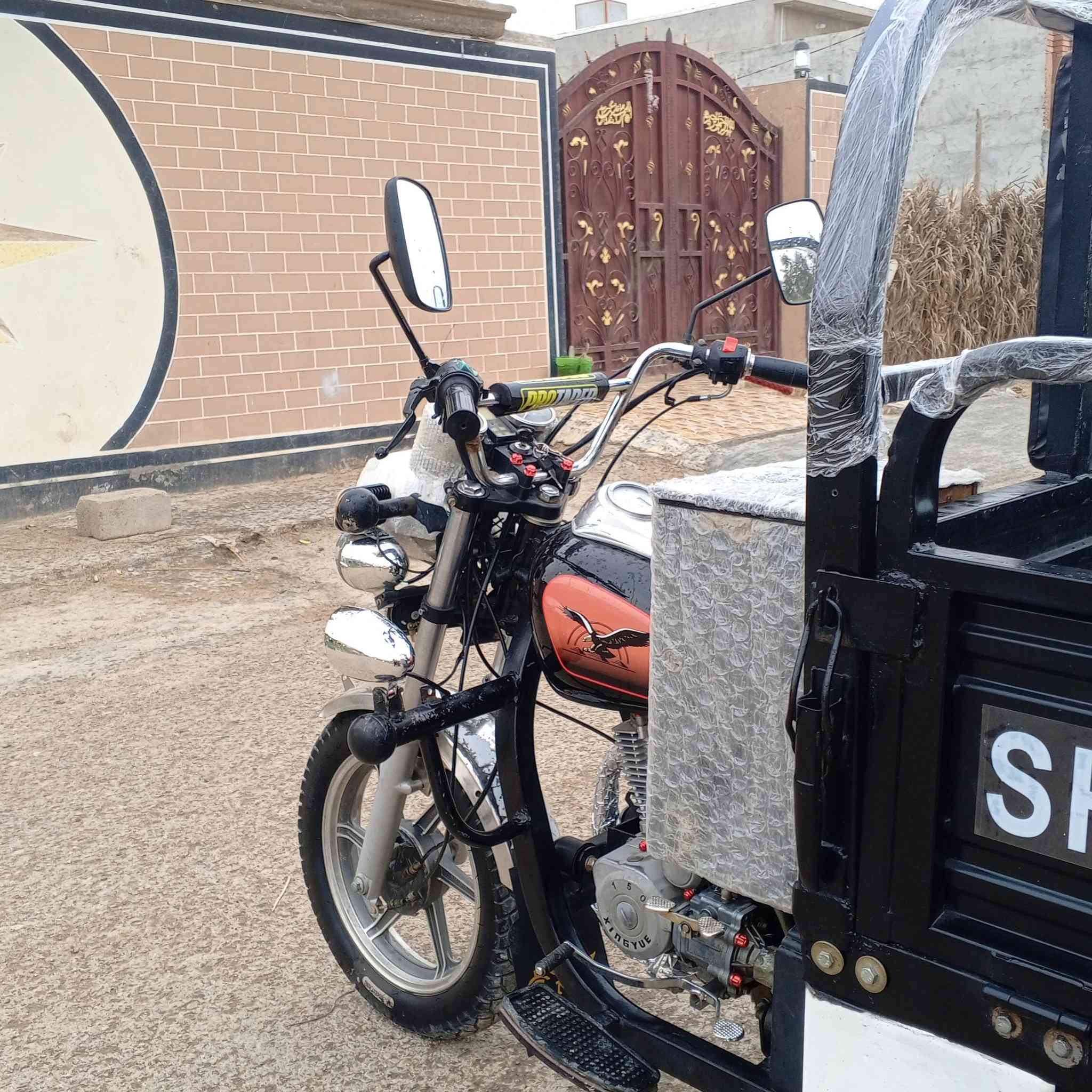 سلام عليكم ستوته أم الطير موديل 2022ستوته مكفولة كفاله عامه كهربائيات شغاله دبلات  الخلفي الامامي شغاله ستوته جديده مال جناي تخم تاير باتري جديدة كير اكسل محرك نضيف نكره سلف هندر محرك 150CC ويل صب أوراق كامله الرقم *********** مكاني ديالى المقدادية تقاطع الجيزاني اتصل ودلل والموشراي ليكسر بحاجه العالم متاح وتساب
