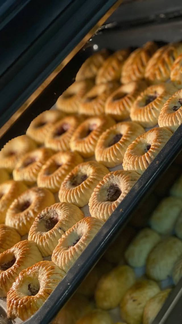 يعلن مطبخ بركات الزهراء عن فتح الحجز لكليجة عيد الأضحى 🎉
كل عام وأنتم بألف خير 🤍

✨ الأسعار:
🔸 كيلو الكليجة بـ٧
🔸 إذا تأخذين ٣ كيلوغرامات يصير الكيلو بـ٦
🔸 إذا تأخذين ٥ كيلوغرامات يصير الكيلو بـ٥

⚠️ جميع الحشوات داخلة بالسعر ماعدا حشوة الجوز الكيلو بـ٩

📩 للحجز والاستفسار مراسلتنا على الصفحة
🍪 شغل بيتي وطعم يجنن �


**إذا كنت صاحب هذا الإعلان وتريد حذفه لأي سبب، رجاءا أرسل رسالة إلى الدعم الفني**