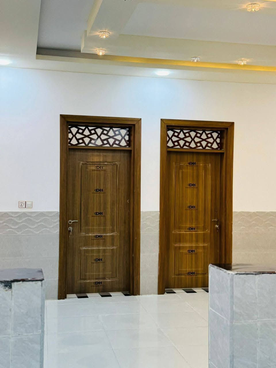 يالله يعلن #مكتب_سماء_النجف_للعقار

بيت للبيع طابو زراعي سند 25 في النجف –

مقابيل  السايدين مال العسكري  🏡
الاتصال *********** واتساب 

📏 المساحة: 150  متر  مربعه 
💰 السعر:💲 73  مليون (قابل للتفاوض)

🏗️ البناء: طابوك نهروان🧱

🏠 الأساس والسقف: صب  كونكريت

✅عنوان البيت شارع الصب عامود 250 تبعد عن الشارع 100م خلف البانزين خانه

مواصفات البيت: 
✅ غرفه نوم 🛏️2
✅ صالة 🛋️
✅ مطبخ 🍽️
✅ صحيات 🚿
✅استقبال 
عنوان المكتب عامود 282ابشارع المطحنه مكتب #سماء_النجف 
الاستفسار ***********👌
