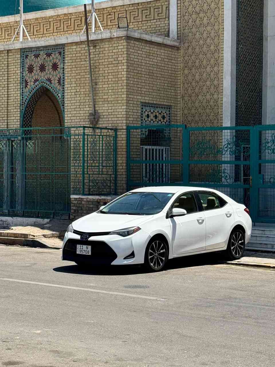 كورلا 2018 امريكي Le
مكينه 1800
فول السياره عدا سلايت والبصمه
بيها جاملغ خلفي وباب كلير وباب تبديل
ارباك بردا واحد فقط وباقي كفاله
سياره بجم كبس صفاحها موس حتى زلغ مابيهن
لون ابيض ثلجي  داخل لونين مميز من الواردات يجي هيج لون  سياره بسمي سنويه رقم هزه كله جديد سنويه لل 31 
سياره جديده ع ايدي مابيها اي نقص صدر كير مكينه تبريد كله كفاله
سياره بيها ويل كب كروم الأصلي وتخم تاير جديد
 ترايها جديد مايحتاج الها مصرف ابد 
 
 مكاني بغداد الاعظميه  السعر 128  للاستفسار ***********
