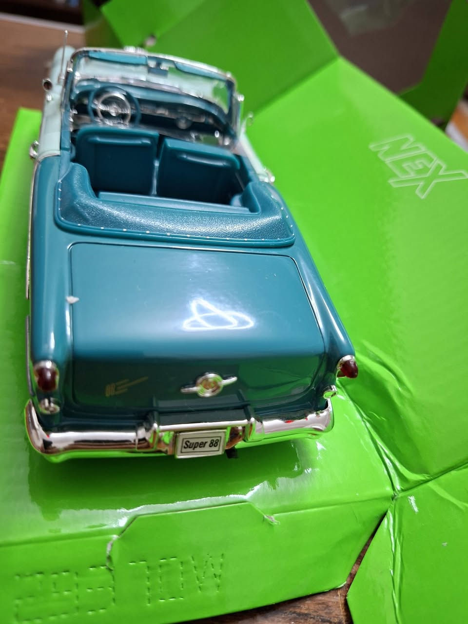 #Oldsmobile Super 88. 1955
Scale 24
#Maisto فتح كبوت امامى وابواب


**إذا كنت صاحب هذا الإعلان وتريد حذفه لأي سبب، رجاءا أرسل رسالة إلى الدعم الفني**
