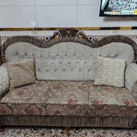 كنب 8 مقاعد • 2 بها ضرر • الحريه