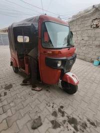 تكتك مستعمل • كبينة مغطاة • نقل داخل المدينة