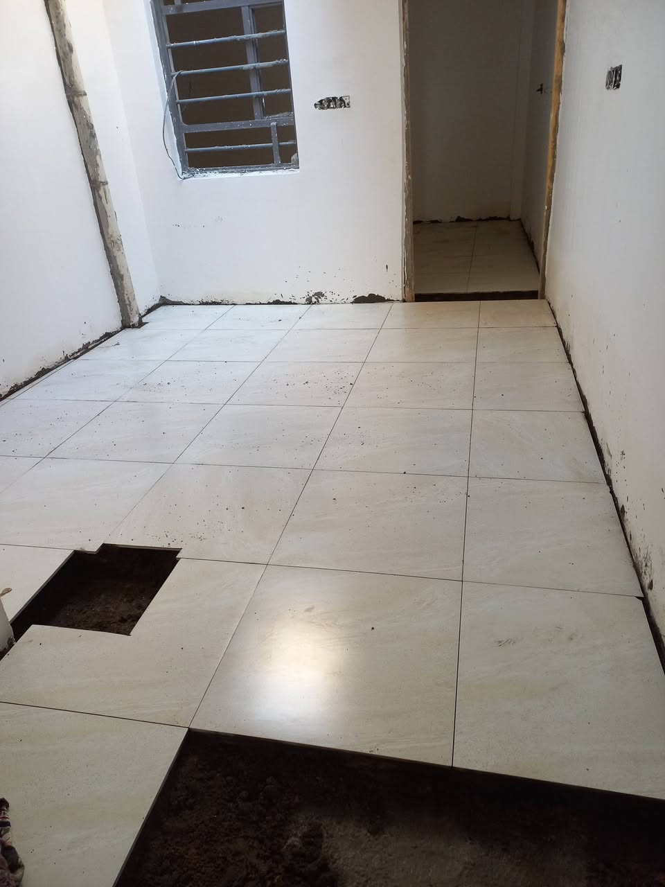 خلفه لبخ وبياض والواح بورسلين ومرمر وگرانيت  وسيراميك ارظي وجداري ودرج فر وعدل  اشتغل بالسمنت وماده اشتغل بأليزر وصلايب والتزام بل عمل متفرق حاليأ مراسله اواتصال ***********
