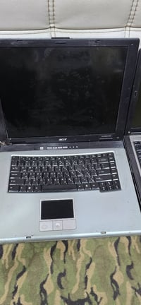 لابتوبات عاطلة • تفصيخ فقط • ٤ قطع