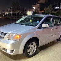 للبيع دوج كرفان 2009 sxt سيارة جديدة مكينة 3,800 محرك وكير جدد حادثها ...