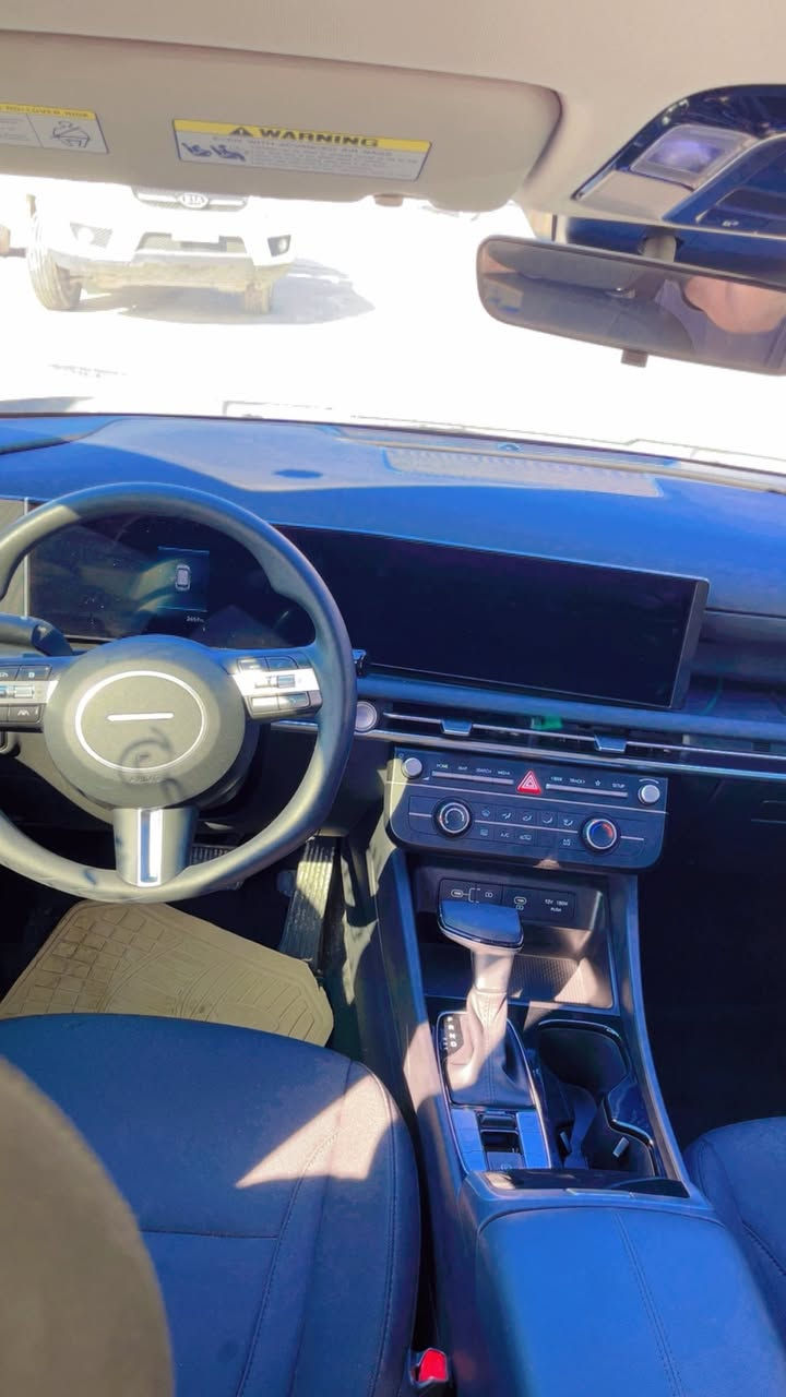 السلام عليكم توسان 25 امريكي حادثه جاملغ امامي مبدل نفس اللون موضح بالصور بدون ايرباك بدون دواخل بيه بارد بالجنطه مال تحميل مقدار شبرين بدون صبغ السياره ماشيه 5 الف فقط زيرو مواصفات عاديه رادارات ولدات ترحيت واوتو هولد بدون رقم ب205 وبيه مجال تترقم جميع المحافضات ***********
