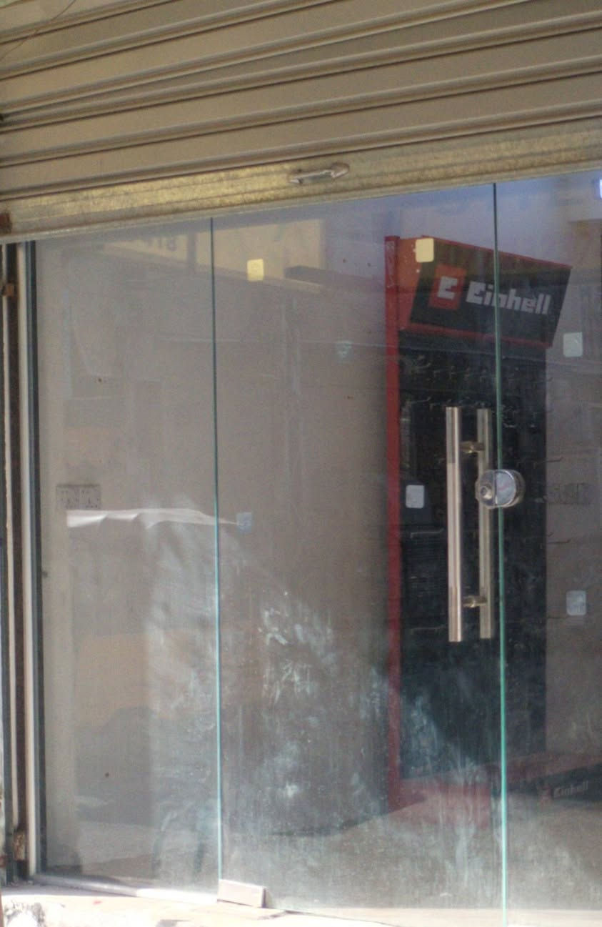 محلين للايجار ركن حركة حلوة طريق مدارس  
واجهة كل محل  مترين وربع 
نزال ٥ متر
الايجار ٢٢٥
الموقع الشعب حي سومر
محل ركن 
مكان بغداد الشعب  شارع المدارس فرع أسواق المنتظر

داخل الفرع ركن / يربط بين حي سومر وشارع المدارس
 يقع بين الفلكة الأولى والثاني 

بغداد #الشعب #شارع #المدارس. #حي #سومر 
***********
