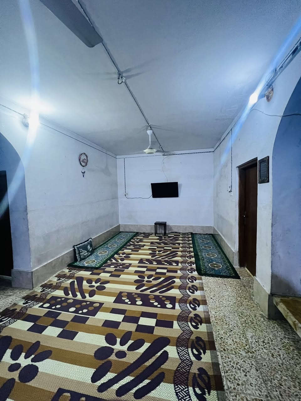 بيت بالوفاء قرب مجسرات الزهراء

المساحه 200 متر   طابو صرف 
طابقين 4 غرف .. بشارع 10 

السعر 195 وبي مجال 

للاستفسار *********** مكتب القلعة بحي ميسان
