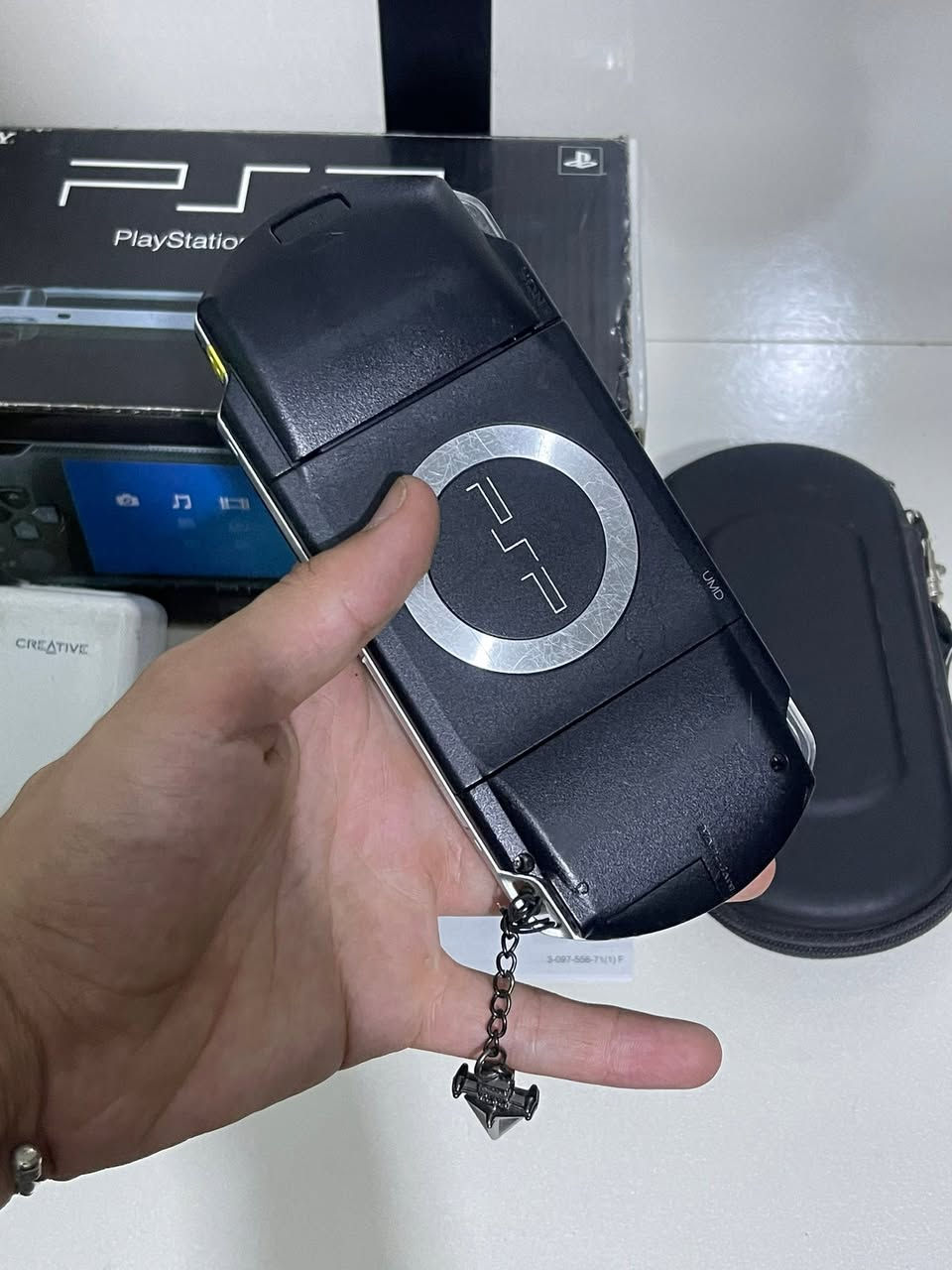 جهاز بpsp بالكارتونه والملحقات الاصليه والجنطه عدا الشاحنه مطابقه وافضل من الاصليه نظافه الجهاز مثل مموضح بالفديو 
ك يحتوي على رام16 وكم لعبه تكدر تنزل الي يعجبك
كامل مكمل بس الله شاهد زر الاكس ثكيل شوي ويرادله تنظيف او تعديل الاستيكه شغله متكلف ٣ الاف دينار باب الشرجي بس ممتفرغ اله مع العلم شغاله
 السعر110لف قفل متلكه بهيج سعر  ماعندي توصيل اخذه من الباب وتشلع عيوني


**إذا كنت صاحب هذا الإعلان وتريد حذفه لأي سبب، رجاءا أرسل رسالة إلى الدعم الفني**