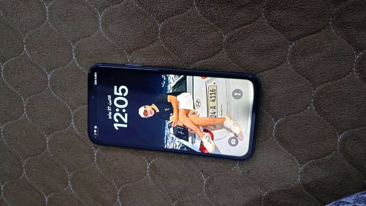 ايفون 11 دبل سيم ذاكره 128 مبدل شاشه فقط صار علي مي  وصار بي اثر سواد موضح بل صوره من جوه بطاريه 69 الاصليه السعر 170 وبي مجال ***********
