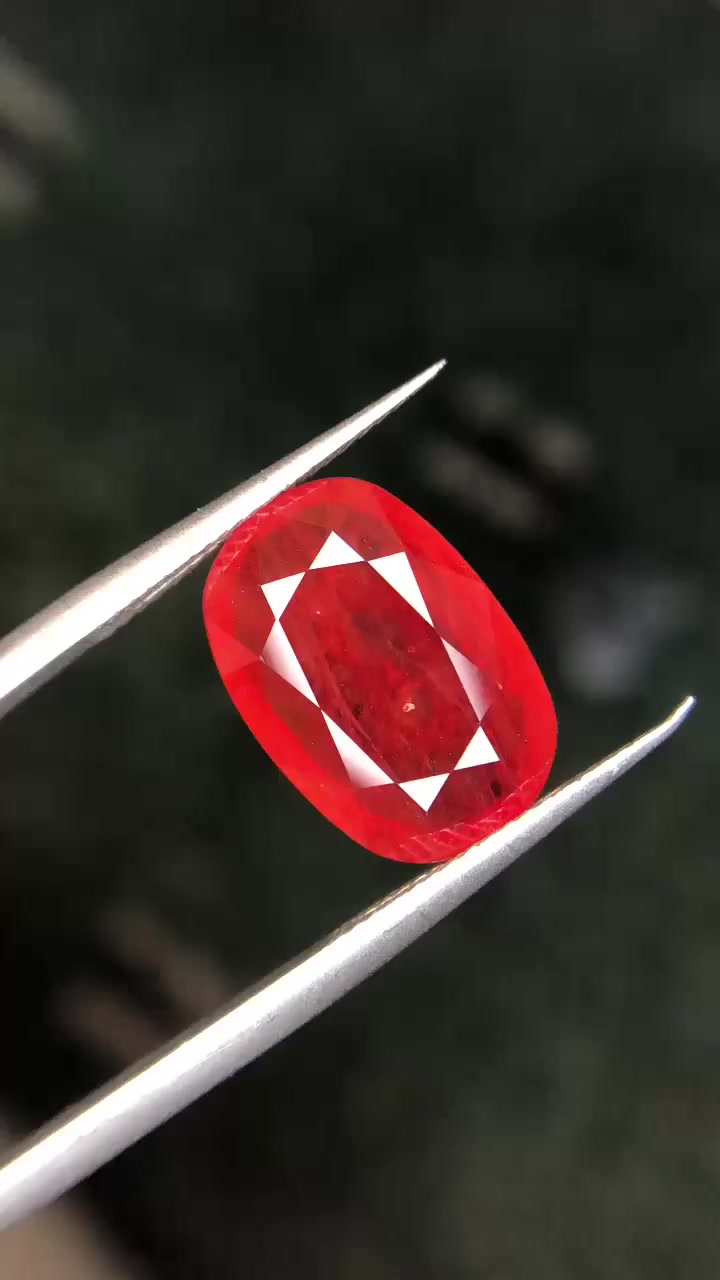 Beautiful stunning natural sapphire available for sale 
Weight: 5.00 carats 
Dimension: 10.2*7.3*4.1mm
origin: Africa 
Clarity: included 
Comment: heated 
..................
Worldwide shipping by FedEx, DHL and UPS 40$
Payment through PayPal, W Union, Money Gram, Ria and Direct Bank Account ...............
Location: Namak Mandi, Peshawar 
WhatsApp: +92345 1333092
DM me for more details? (SGS)
 𝑺𝒂𝒇𝒊 𝑮𝒆𝒎𝒔 𝑺𝒕𝒐𝒏𝒆 💎🌏s✈️🏠
.................
 #foryoupage #leadership #business #marketing #success #fypviral #investing #🤩😄😁 #fyp #viral @highlight


**إذا كنت صاحب هذا الإعلان وتريد حذفه لأي سبب، رجاءا أرسل رسالة إلى الدعم الفني**