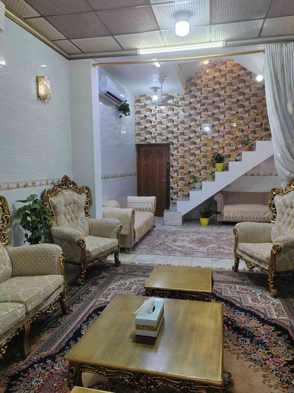 بيت 100متر حي الصمود مقابل مركز الشرطة حرف تي داخل الفرع مقابل الساحة طابقين 3غرف نوم السعر 275وبيه مجال  @إشارة 
             مكتب مملكة سبأ
*********** ***********
*********** موقع المكتب 
كربلاء بالانتفاضه الاولئ شارع المخازن
