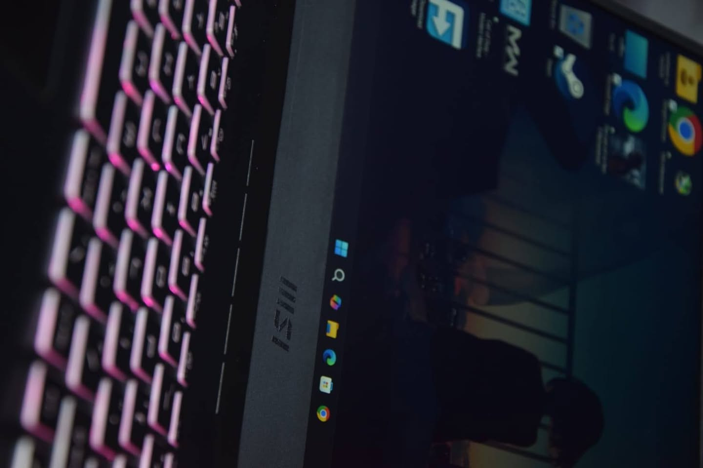 🔥 MSI Pulse GL66 للألعاب – أداء قوي وحالة ممتازة 🔥🔥 MSI Pulse GL66 للألعاب – أداء 
🔥 MSI Pulse GL66 للألعاب – أداء قوي وحالة ممتازة 🔥
💻 المعالج: Intel Core i7-11800H (جيل 11 – أداء عالي للألعاب والتصميم)
🧠 الذاكرة: 16GB RAM DDR4 – تشغيل سلس وتعدّد مهام بدون تهنيج
🎮 كرت الشاشة: NVIDIA RTX 3070 8GB GDDR6 – يشغّل أحدث الألعاب على أعلى الإعدادات + Ray Tracing
💾 التخزين: 512GB M.2 NVMe SSD – سرعة إقلاع وتشغيل ألعاب خرافية
🖥 الشاشة: 15.6 بوصة FHD بمعدل تحديث 144Hz – سلاسة عالية وبدون تقطيع
⌨ الكيبورد: RGB Gaming Keyboard – إضاءة جميلة وتحكّم ممتاز
❄ التبريد: نظام تبريد قوي من MSI – أداء ثابت حتى مع اللعب الطويل
✨ الحالة: نظيف 100% – استخدام شخصي خفيف
📦 الملحقات: الأغراض كاملة (شاحن + كرتون)
🎯 الاستخدام: ألعاب – تصميم – مونتاج – بث مباشر

واتساب: ***********
