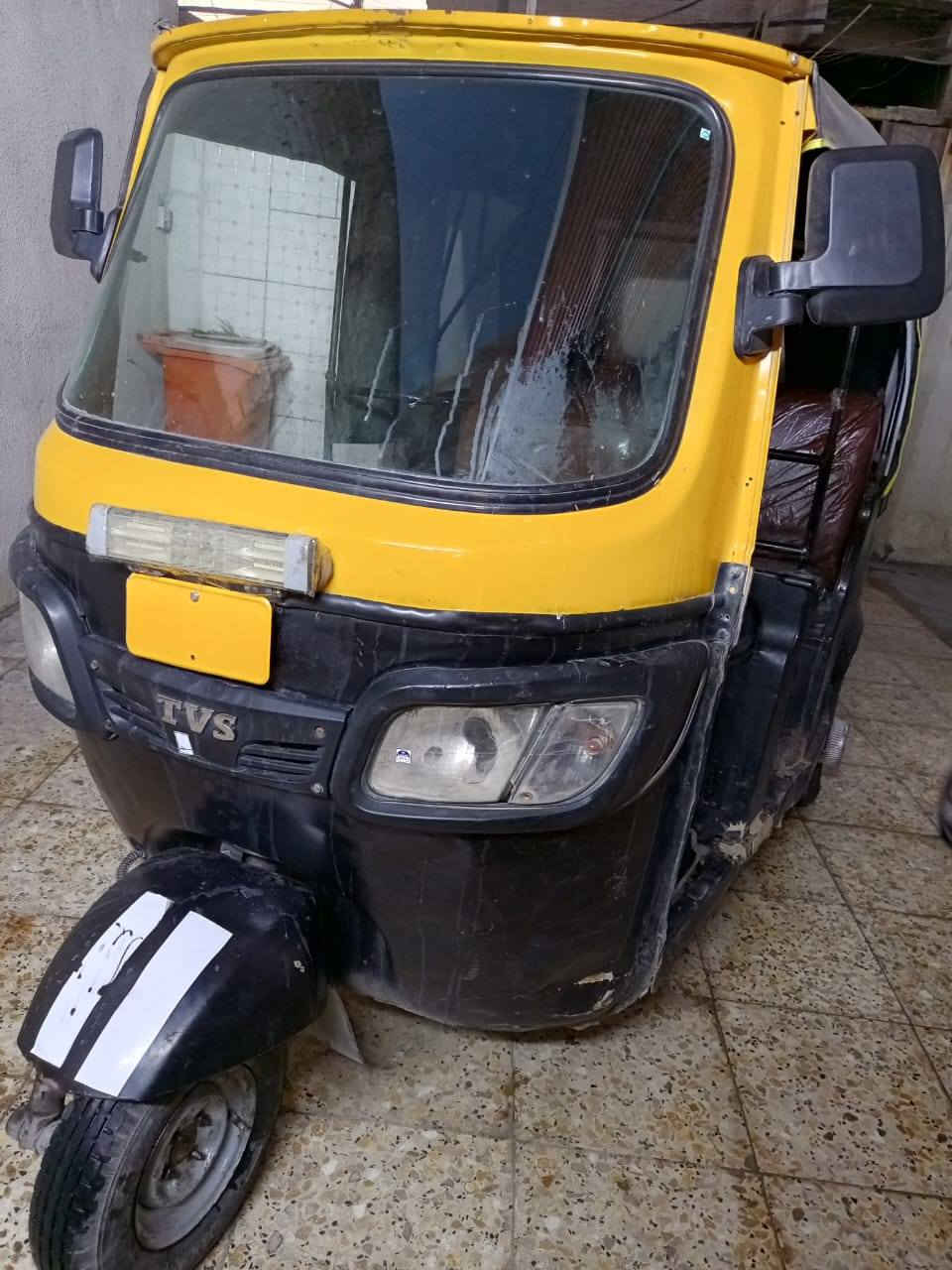 سلام عليكم تكتك 18 أوراق مكينه كير اكسل تخم تاير تكتك حلوه مال شغل سعر 2700 مكان  بغداد البياع موصلات لاستفسار***********
