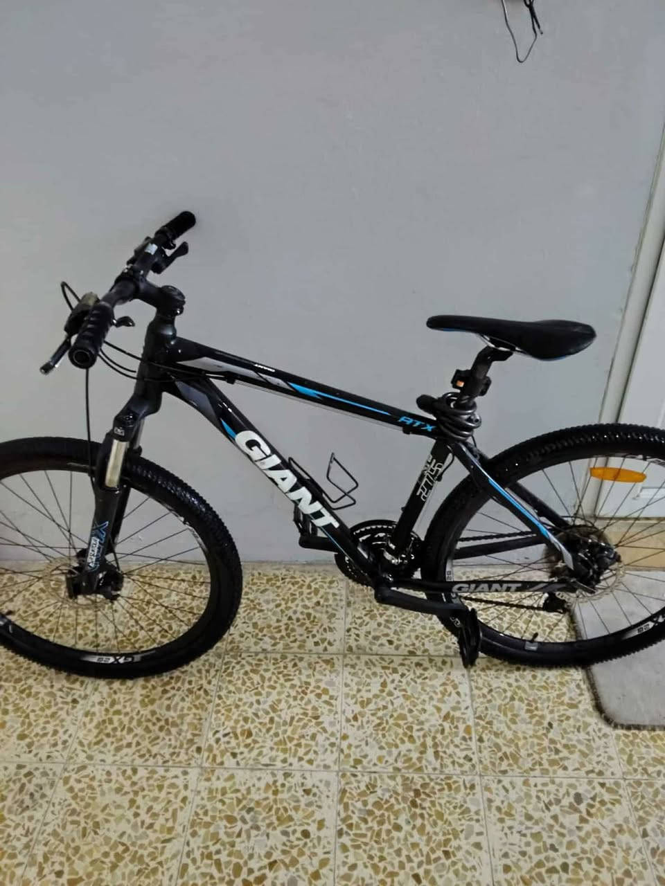 بايسكل ماركة جاينت بالة للبيع الحجم 27.5 دبل امامي للبيع مع التوصيل السعر 200 الف غير قتبل للتفاوض سعرة مناسب مقارنة مع غيرة والتوصيل علية للاتصال ***********
