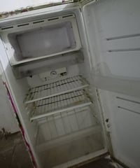 ثلاجة وسط • شغالة • مستعجل