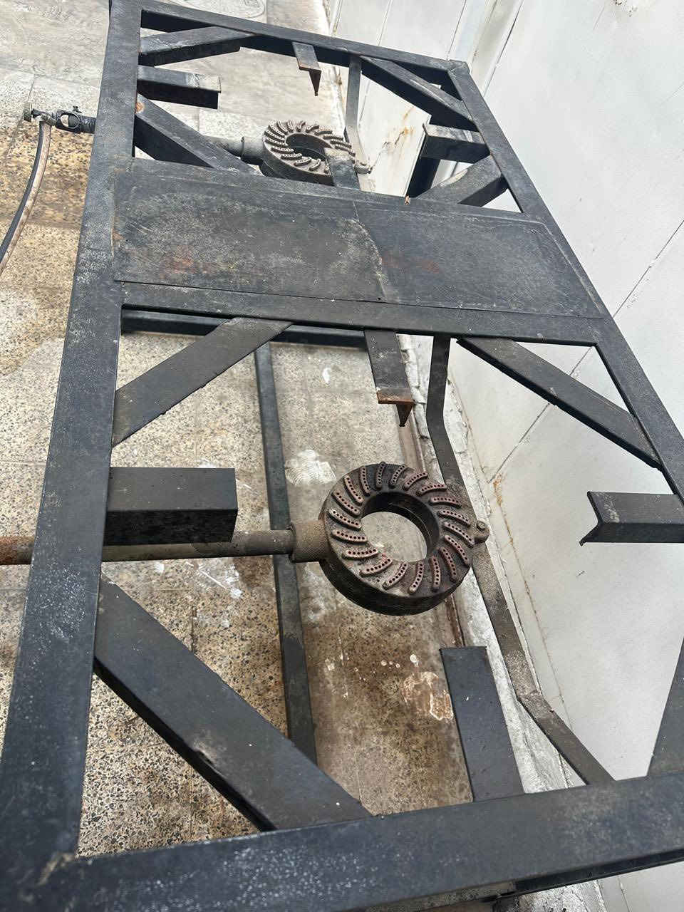 سلام عليكم عندي غراض مستخدمه نظيفه حيل 
طباخ عينين تسكام نظيف حيل وقوي وعملي 
كاونتر وملحق وسنك تزكام مبطن نظيف جدا
طباخ اربع عيون نظيف وشغال كله 
مجمده وسط نظيفه حيل 
ثلاجه حجم كبير نظيفه 
للاستفسار (***********)
متواجد عالفيس عمآ الاغراض نظيفه جدا
