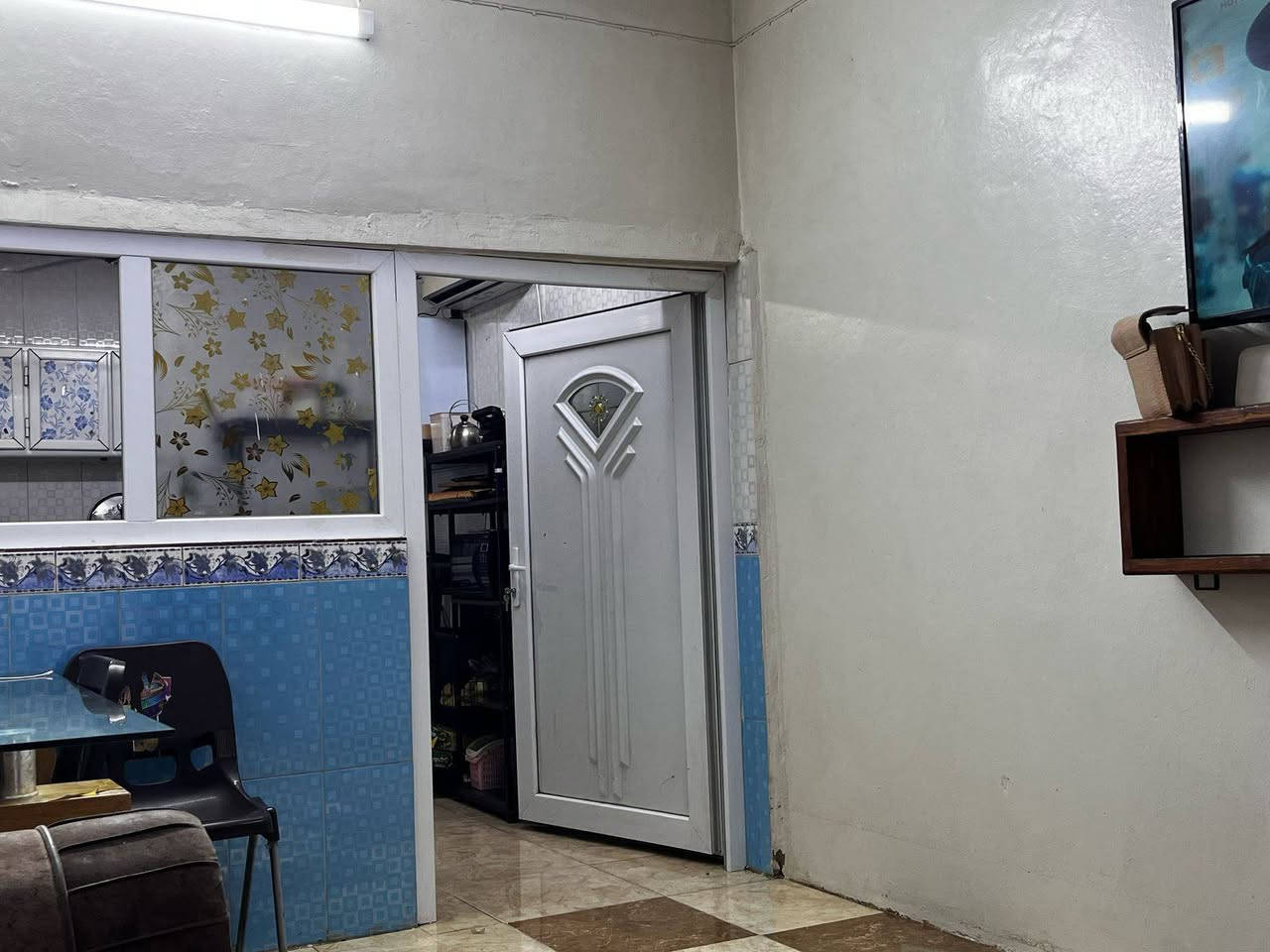 بيت طابقين طابو صرف مساحه ٢٠٠مترمربع
واجهة ١٠ نزال ٢٠
الطابق الأرضي غرفتين نوم استقبال صالة مطبخ مجموعتين صحية
الطابق الثاني  بناء حديث.
غرفتين نوم صالة كبيرة ومجموعه صحيه
سقوف ثانوية أرضية سيراميك 
العنوان حي الشهداء شارع الامير قرب اسواق الزهراء ‏‪***********‬‏
