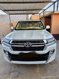 تويوتا لاندكروزر  موديل 2019 شركة جيهان  محرك 4000 V6 العداد  136 الف ...