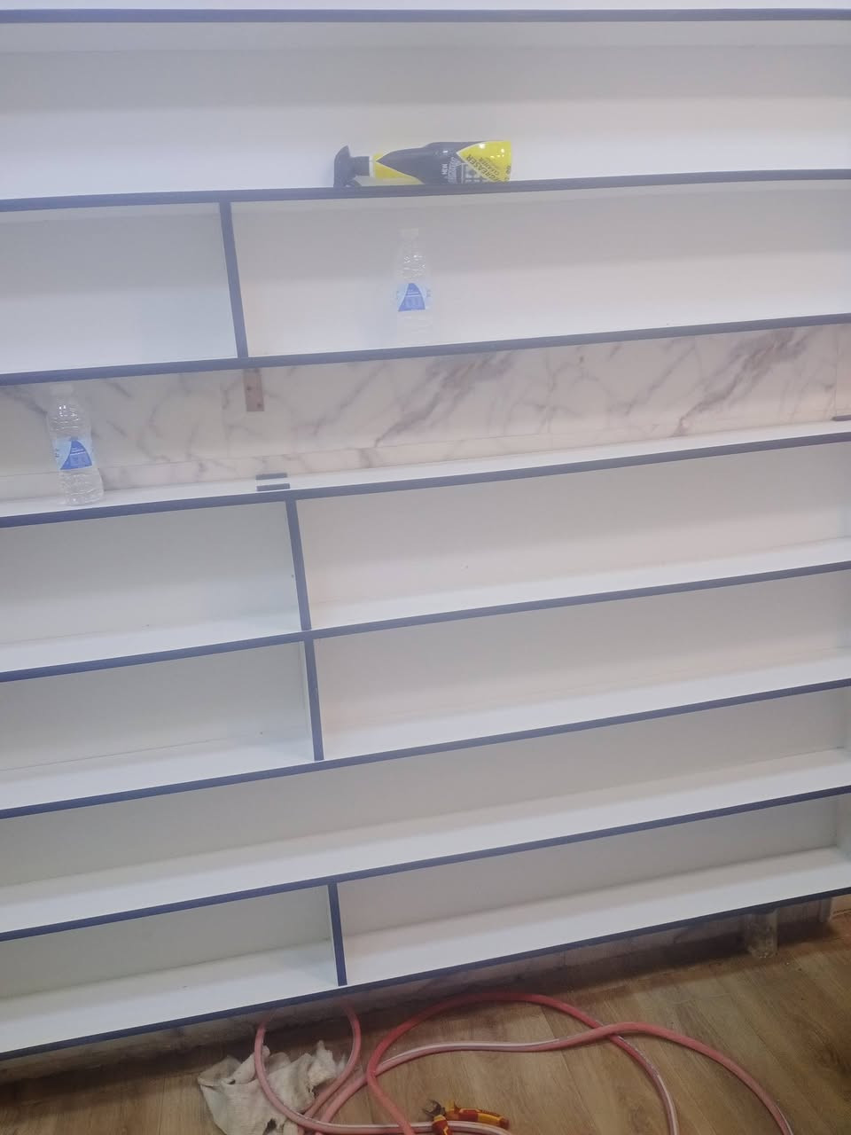السلام عليكم ارفوف جداً نظيفات مامستعمله للبيع الرقم ***********

