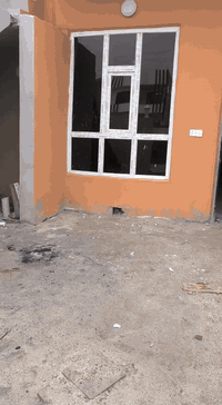 للبيع بيت 100متر زراعي تجاري
نقص بي بس سيراميك وبياض مكان مقابيل 55 قرب جامع الراشدين 
سعر 33مليون ***********
