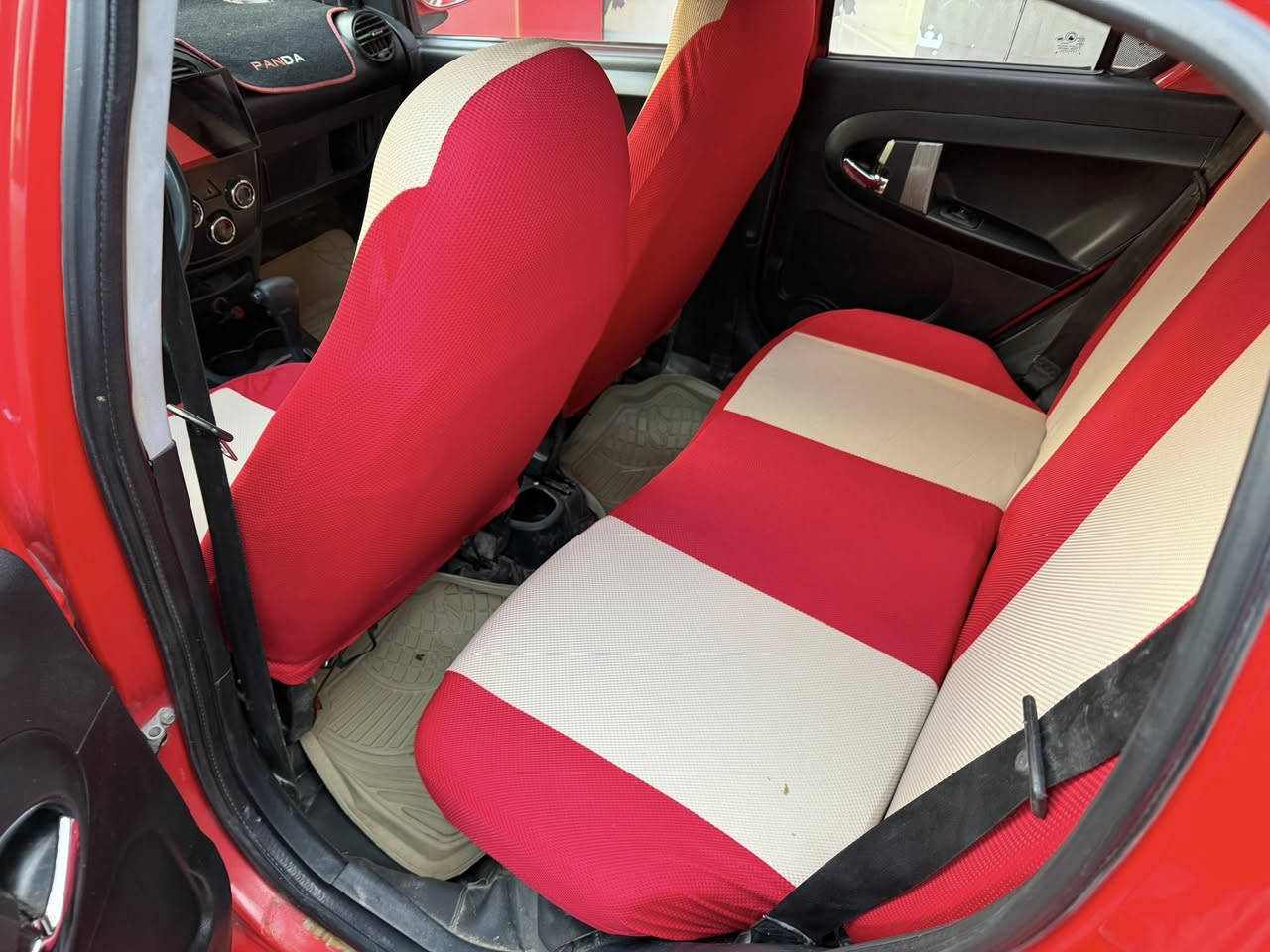 السلام عليكم اخوان باندا كروز موديل 2013 السياره عليها كير ومكينه كورلا ياباني حداديه جديده كير مكينه تبريد جاهزه من كلشي داخل نضيف بيها مكانات صبغ بدون ضربه سعرها 53 الي تخدمه يتصل 
عنواني شارع فلسطين 
***********
