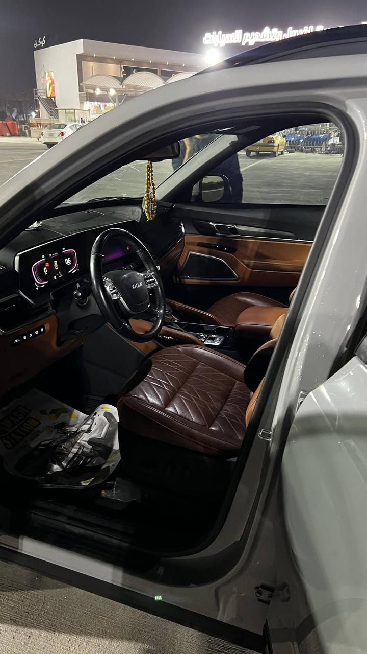 #كيا تيلورايد لون مميز موديل2024
#الضرر غرق السيارة اجت تعمل وتسير اجري عليها بعض التصليحات وبيها بارد بالباب الخلفي الجهة اليسرى

#الرقم :فحص مؤقت بأسمي

#المواصفات : 

▪️السيارة : كيا تولارايد لون سمنتي مميزة
▪️الموديل .2024(  x lain)
▪️المحرك : 3.8L (ستة سلندر)
▪️العداد :18 الف كيلو حقيقي
▪️حجم الويل : ويل كب حجم 20 مع طقم تايرات بحالة ممتازة
▪️كشنات السيارة جلد عسليVip
▪️فتحة سقف (سلايد روف) بالقمارة
      السيارة 5 وضعيات قيادة 
      السيارة دفع امامي
▪️خاصية تحديد المسار
▪️رادار امامي للتوقف التلقائي
▪️حساس خلفي 
▪️حساسات و رادارات الاجتياز الجانبية (نقاط عمياء)
▪️ الكاميرا الخلفية دوارة اصل مع الستيرن
▪️تحكم فول كهرباء لمقاعد المقدمة 
▪️شاشة الدشبول حجم كبير للتحكم بايعازات السيارة       
▪️تدفئة,تبريد لكشنات المقدمة
▪️السيارة 7 راكب
▪️ثلاث قطع تبريد
▪️تشغيل عن بعد
▪️تحكم ستيرن جهتين بلوتوث وحاكية وكروس سرعة وتحكم صوت 
▪️نظام ABS مانع انزلاق
▪️السيارة جديدة 

السعر المطلوب .290 ورقة وبيه مجال بسيط

الاتصال على : ***********

البصرة
