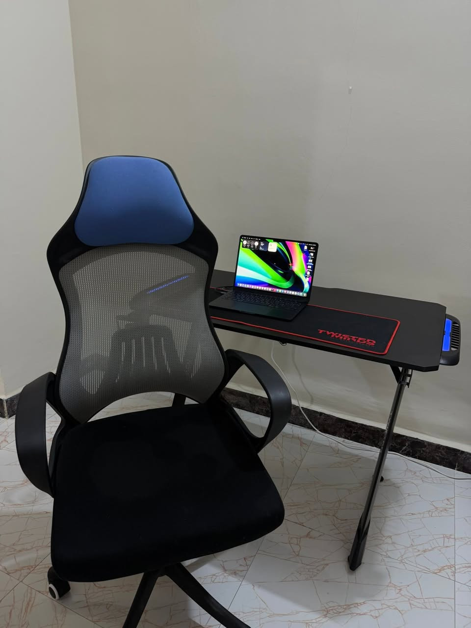 سيت ميز وكرسي كيمنك  بي اضائة تكدر تتحكم بيها وحامل اكواب وحامل اسلاك من الخلف ماخذه من estor جديد كلش السعر ٢٢٥ وبي مجال مكاني محافضة البصرة وياه الماوس باد الموضح بالصوره


**إذا كنت صاحب هذا الإعلان وتريد حذفه لأي سبب، رجاءا أرسل رسالة إلى الدعم الفني**