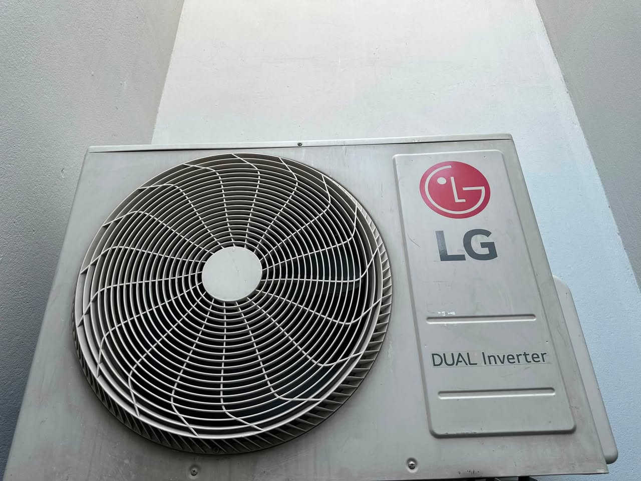 سلام عليكم للبيع سبلت LG العملاق انفيرتر تحكم  يشتغل على 4/6/8 امبير 2 طن الجديد بمليون وربع تدفئة تبريد هذا مستخدم سعره 675 تجي تفحصة قبل لا تاخذه وبالعافيه عالياخذه الاتصال على الرقم ***********
