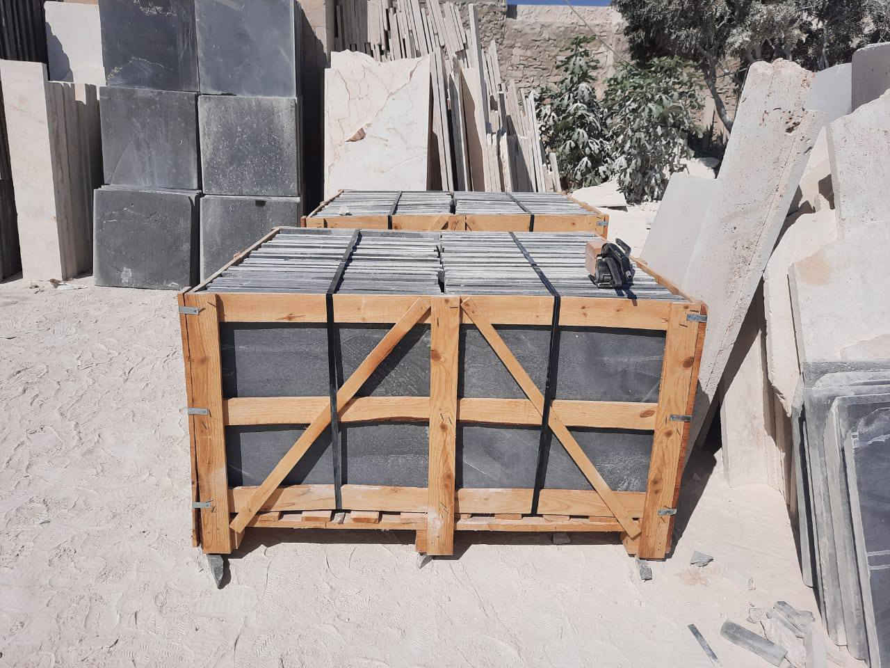 البازلت الطبيعي السوري واصل الى لأنبار لكافة المشاريع 
نجهز أضخم المشاريع الحكومية والخاصة (بنايات، شوارع، مزارع، وكراجات) بأجود أنواع البازلت وبكافة القياسات والسماكات. 

 موقعنا لانبار

 للحجز والاستفسار: ***********📞
