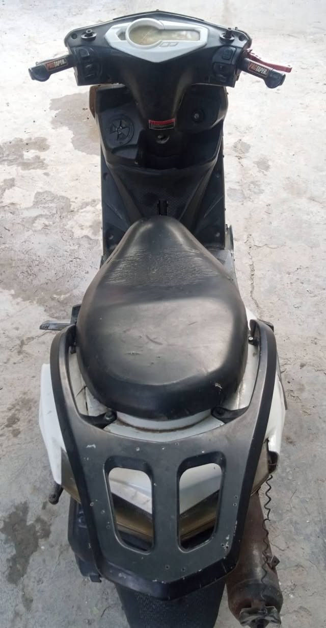 اسلام عليكم دراجه للبيع سكنس دراجه كامه وشغاله ومكينتهه خرسه وخير من الله شغاله اشاير ولايت وهورن وسلف بس ضفيرتها عوفزهه ترتيب دراجه كلشي ما عوزهه شغل وطع الشراي يجي خاص مكاني الناصريه السكان السعر 170 وبيهه مجال هاذا رقمي ***********
