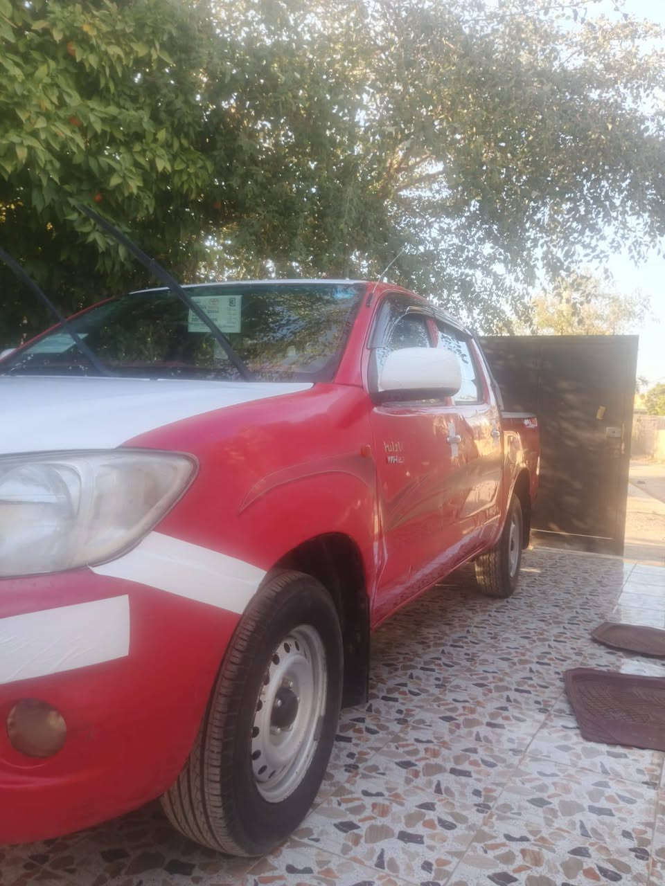 السلام عليكم للبيع
بيكم تويوتا هايلوكس
موديل  2011 
رقم بغداد    مشروع وطني. تحويل    
سياره بيها بنيد وچاملق  
سياره جديده.     
السعر 140 وبيها مجال للطيبين.  
رقم الهاتف ***********
المكان الرمادي
