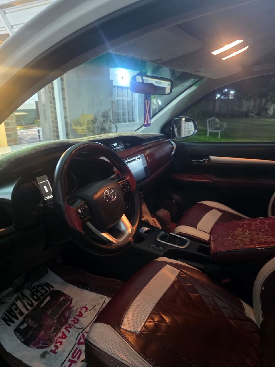 تويوتا هاي لوكس 2016  سيد نهرو بدون صبغ بدون حادث سياره جاهزه بدون اي نقص رقم بغداد تحويل ثاني يوم بإسمي صدر تبريد شغال محرك مامفتوح تخم تاير جديد السعر 24 الف وبيها مجال بسيط
المكان ناحية الصقلاوية 
رقم الهاتف ***********
