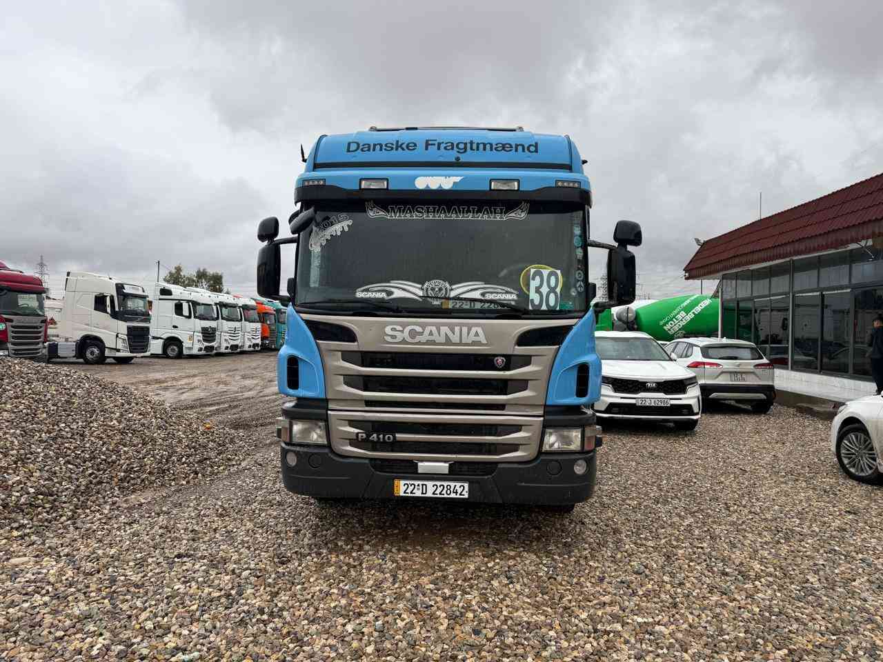 يا الله سلام عليكم اخوان سياره تنكر سكانيه موديل 2015سياره بعدها زيرو دخول جديد ما مشتقله بلا عراق يعني سياره كارتو صار يومين من اجت من اربيل سياره رقم اربيل هزه فحص سنويه صار يومين من صدرت من مرور اربيل تانكي زيرو تخم تاير ويل كب سياره بعدهي زيرو بسمي عنوان بصره سياره جانت كاتي سعر 360.     ***********
