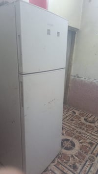 ثلاجه للبيع بسعر مناسب  07727337191