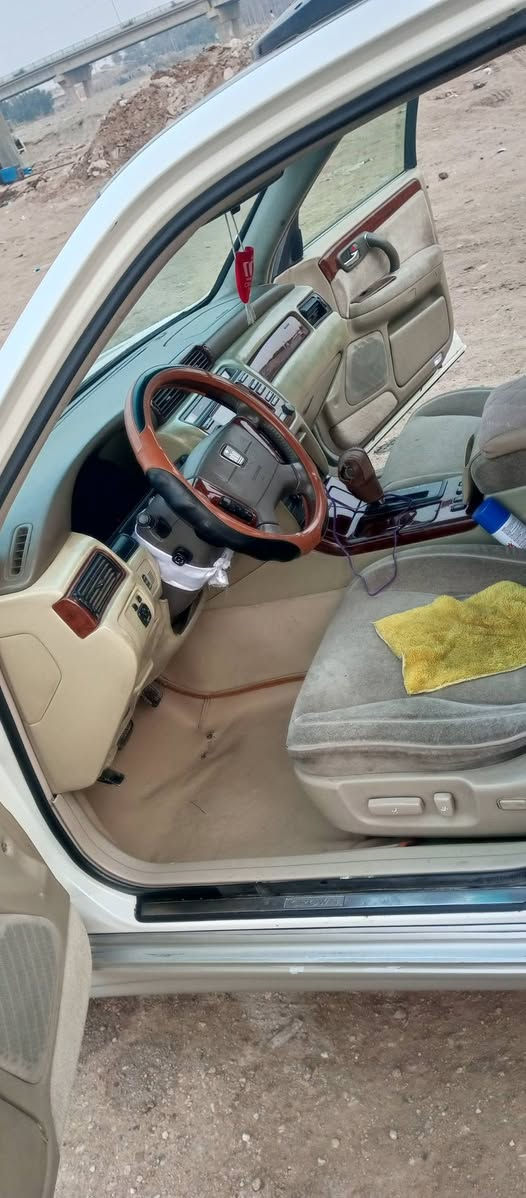 السلام عليكم 
ملكه,, موديل 2002
رقم انبار انكليزي مشروع وطني سنويه ل2028 كفاله عامه من الكص ولاصوليات 
مواصفات السيارة 4دكم فول ماعده الفتحه كشنات مخملي شاصي 75كرستال اصل مكينه، D4جديده حاويه صار يومين من شديتهه تبريد شغال السعر 138
الإتصال ***********
