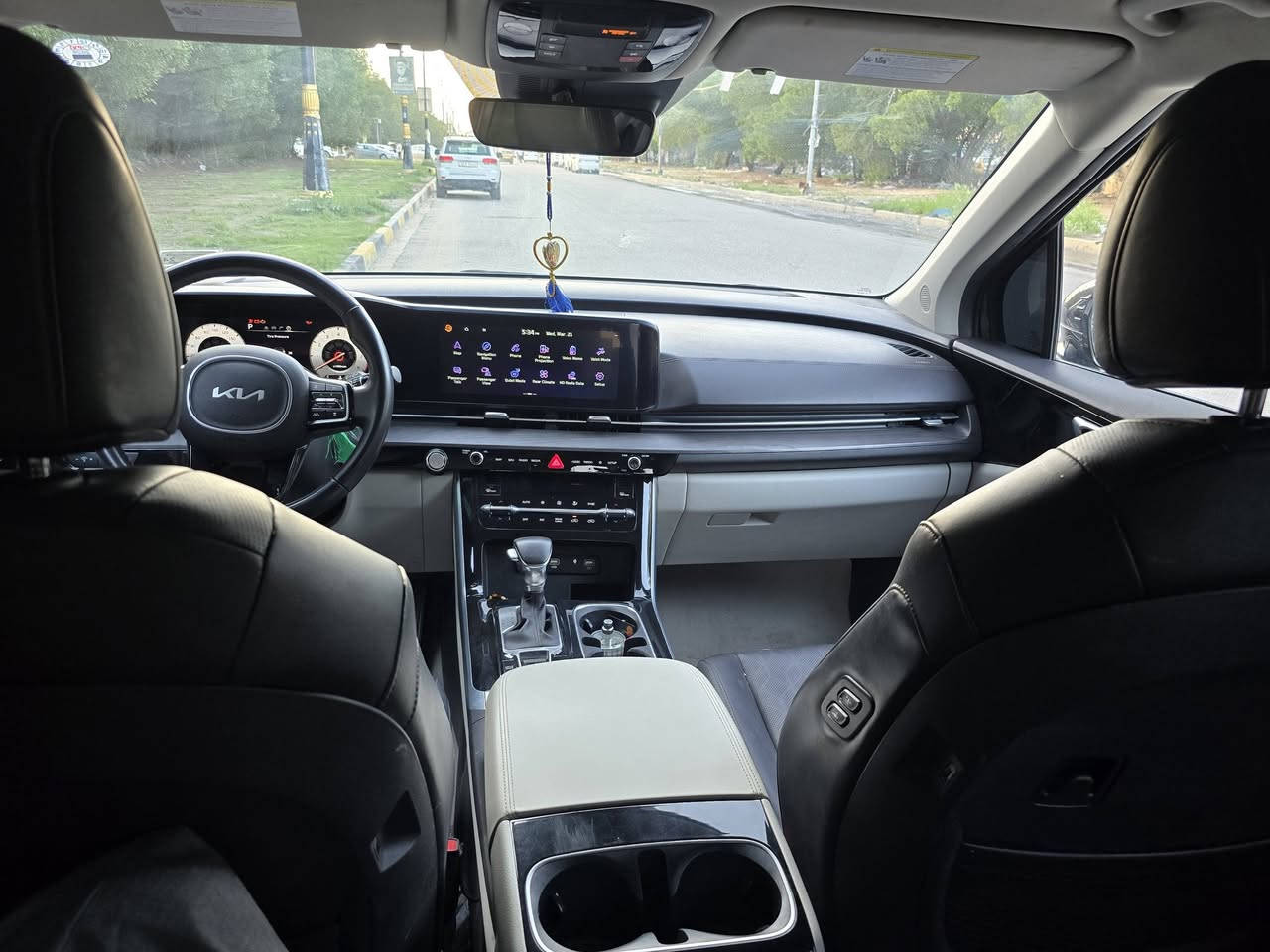 اسلام عليكم سياره كرنفان للبيع موديل 23فول مواصفات ماشيه 70السعر270اوبيه مجال***********
