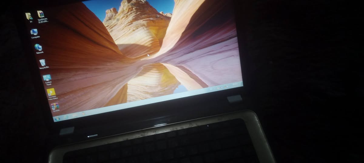 لابتوب نوع hp قديم عندي حك دراسه ومكتبي وتصفح بطاريته ضعيفه نظيف كلشي مابي شغال منصب وندوز 7 رايده ب70 
للتواصل واتساب ***********
