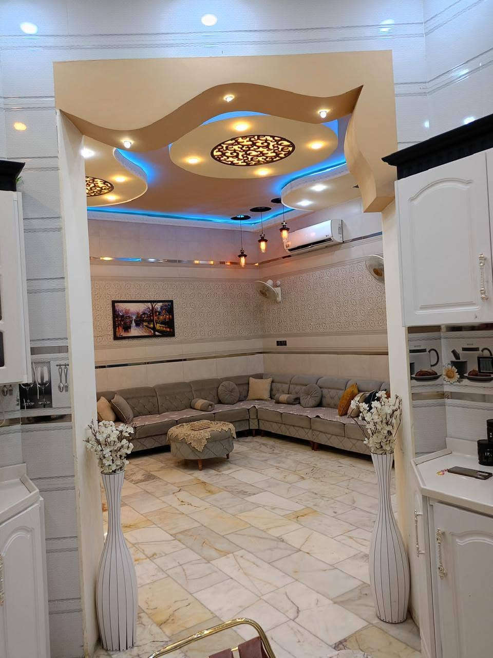 🏠 دار للبيع مع الاثاث 
📍 الموقع: حي الصحة مقابل كازينو مارينا 
✨ المواصفات:
▫️ المساحة: 200 م
▫️طابقين 4 غرف نوم نظام سويت 
▫️طابوا زراعي سند 25 
......................
📞 للاستفسار والمعاينة: 
الاتصال على الارقام :
***********☎️ واتساب
او مراجعة المكتب 
الحلة _ الكرامة الشارع المشجر مجاور اسواق المطار 1 
✅ نستقبل جميع عروضكم السكنية 🏠 والتجارية 🏡 بكافة مناطق الحلة 
…………………………
