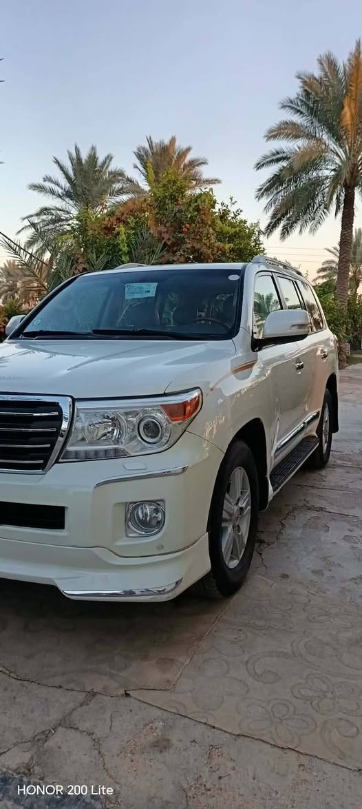 لاندكروز 2012 بريم اصل G. X. R  رقم بغداد انكليزي 
مكفوله من الصبغ والفتح والتبديل 
فول مواصفات كشنات بقلاوه تدفئه تبريد كهربائيه 
كامرات اماميه شاشة كبيره منضومة زنون جديد 
كير وحداديه كفاله جديده جداً 6 سلندر ماشيه 168 حقيقي شرط 
تبريد 3 قطع سبعه راكب زراك الايت 
 مكان بابل السعر 333 $
 للأستفسار أتصال 
***********
