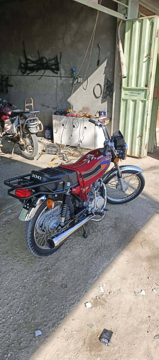 سلام عليكم الدراجه اوراق اصولي 21سعر 900 وبيه مجال الدراجه نضيفه كلش ***********
