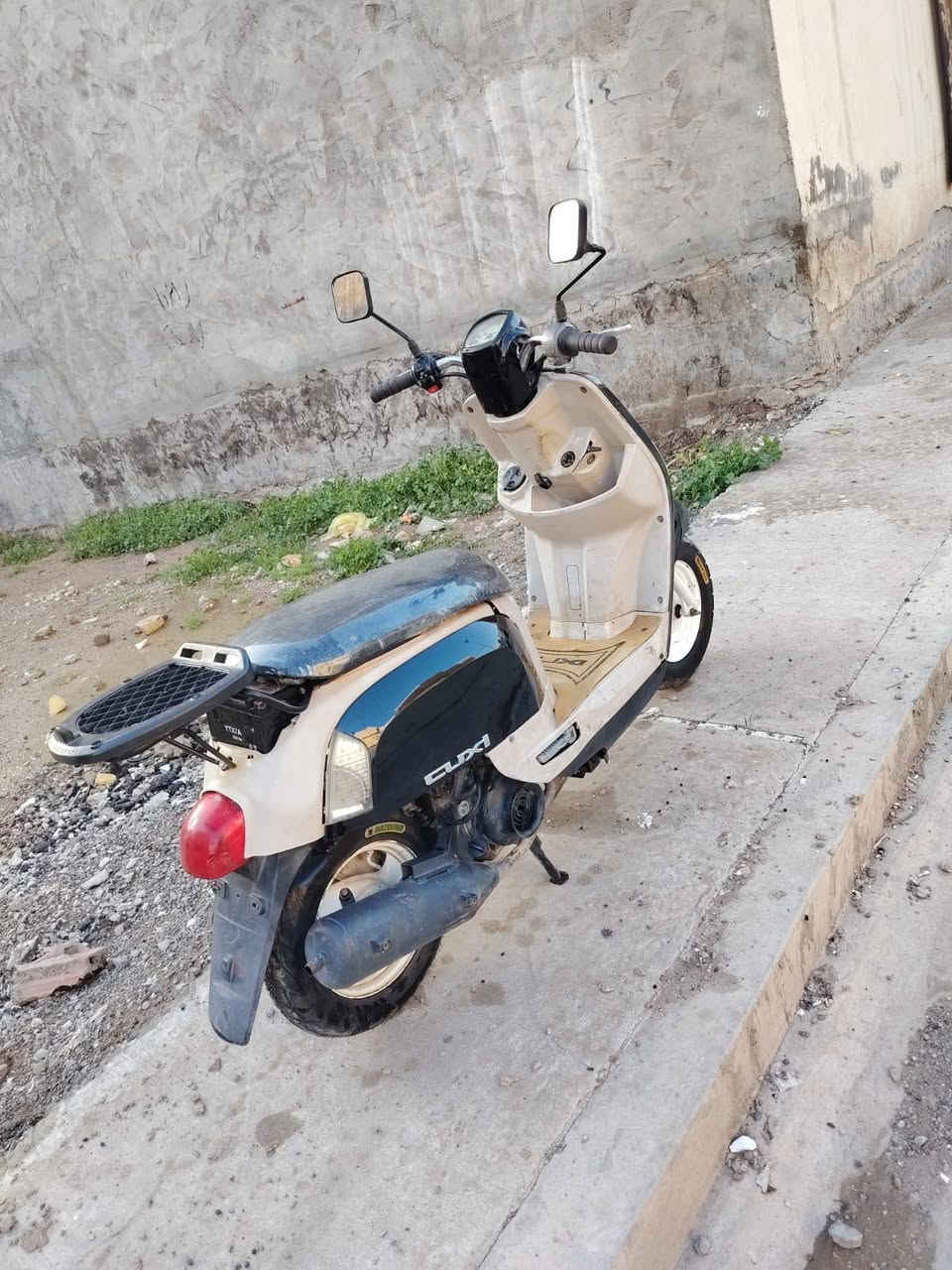 السلام عليكم دراجه بوليس للبيع موديل 2009 نظيفه مكينه ناعمه كهربائيات كلهه شغاله دراجه خير من الله حلوه نقص اشاره خلفيه فقط سلف شغال بس ظعيف فقط دراجه حلوه المكان بعقوبة فلكه الأمين السعر 550 وبيهه مجال بسيط ***********
