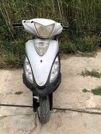 للبيع مكينه نضيفه مامفتوح بيها برغي وكلشي شغال بيها ٦٠٠ وبيها مجال راس...