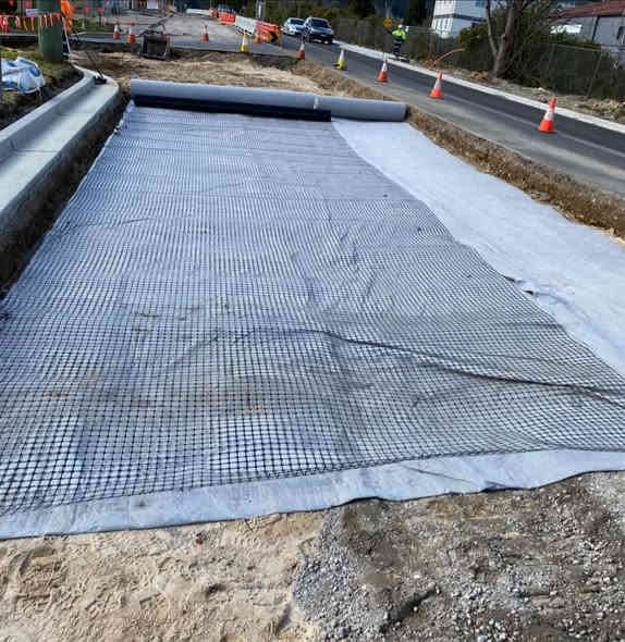متوفر الآن  Geogrid عالي الجودة لتقوية الطرق، الأرضيات، وقواعد المباني . في العراق 🇮🇶 

✅ المميزات:
 • يمنع هبوط الأرضيات وتشقق الطرق.
 • يوزع الأحمال بشكل ممتاز.
 • مناسب للتربة، الركام، الأسفلت، والخرسانة.
 • جودة عالية ومعايير عالمية.
 • يقلل من تكاليف الصيانة على المدى الطويل.

🛠️ الاستخدامات:
 • دعم طبقات الركام في الطرق والشوارع.
 • تقوية قواعد المباني والجسور.
 • تحسين استقرار التربة والمواقف الخرسانية.
 
     • متوفر بكميات كبيرة وبأسعار منافسة  💵

📞 للطلب أو الاستفسار تواصل عبر الأرقام التالية :
[***********] يتوفر به واتساب WhatsApp
[***********]
